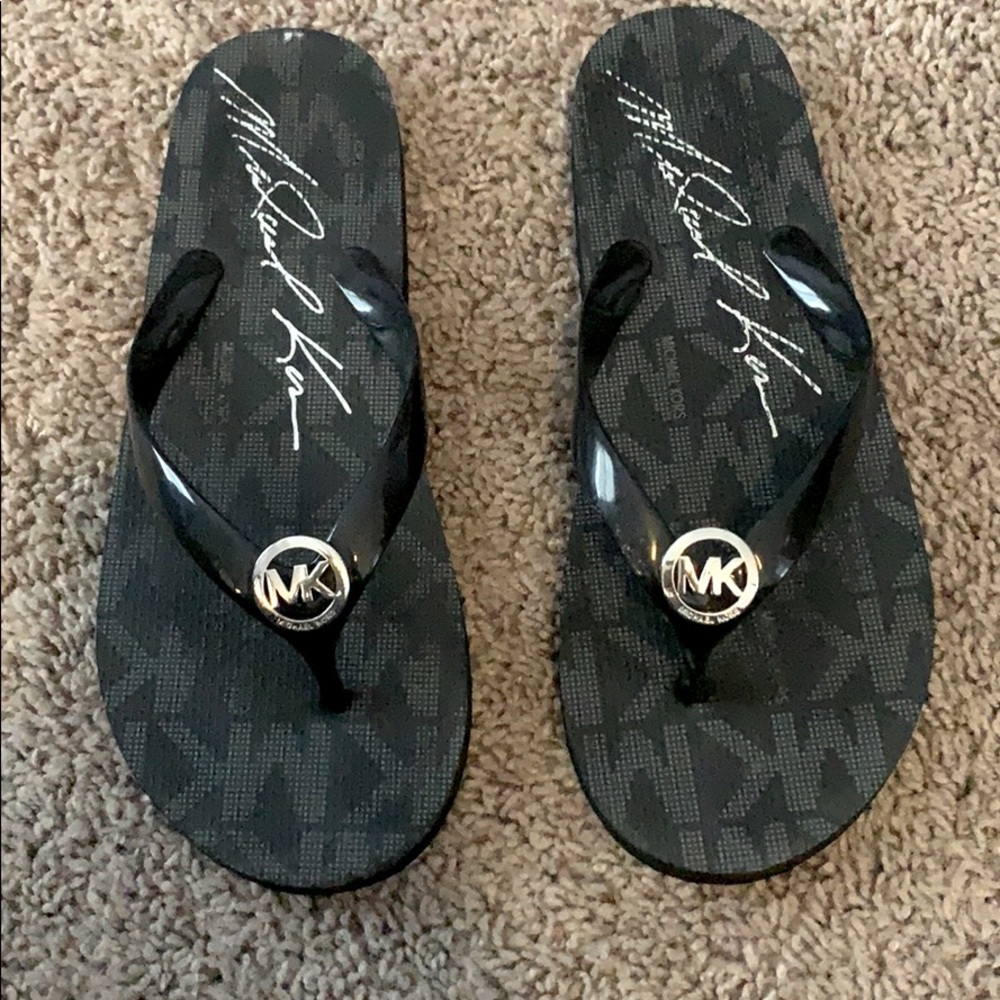 Michael Kors size 9 black flip flops
